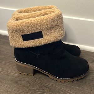 cozy winter mid-ankle shearling style boots NWOT